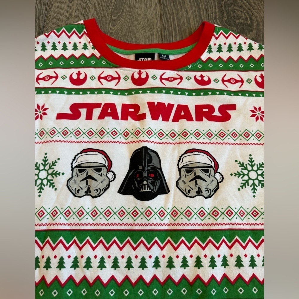 Star Wars Christmas Pattern Long Sleeve Size Medium - Picture 2 of 6